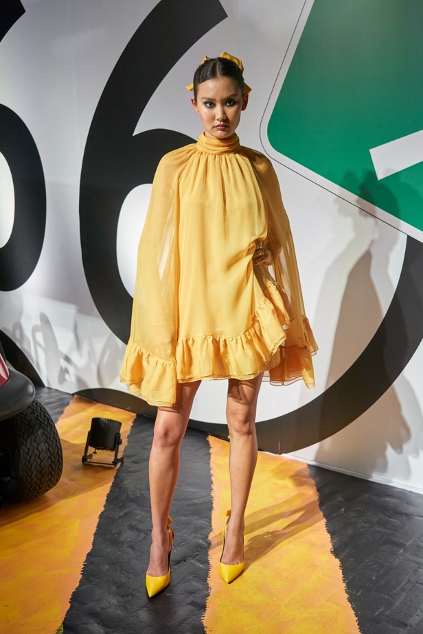 مجموعة دار Alice + Olivia by Stacey Bendet لخريف وشتاء 2023 - 2024