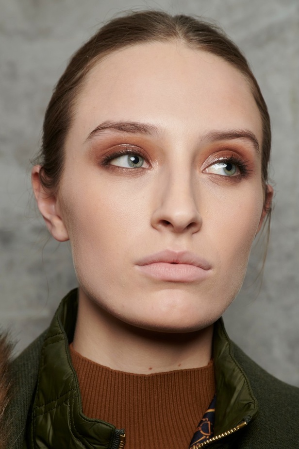 اطلالات جمالية من مجموعة Veronica Beard لخريف وشتاء 2023- 2024