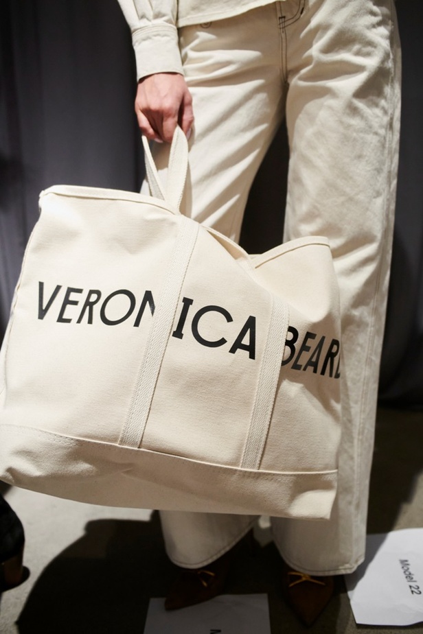 Veronica Beard تُطلق شعارها الجديد عبر مجموعتها لخريف وشتاء 2023- 2024