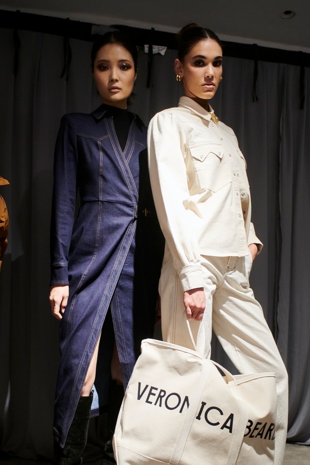 Veronica Beard تُطلق شعارها الجديد عبر مجموعتها لخريف وشتاء 2023- 2024