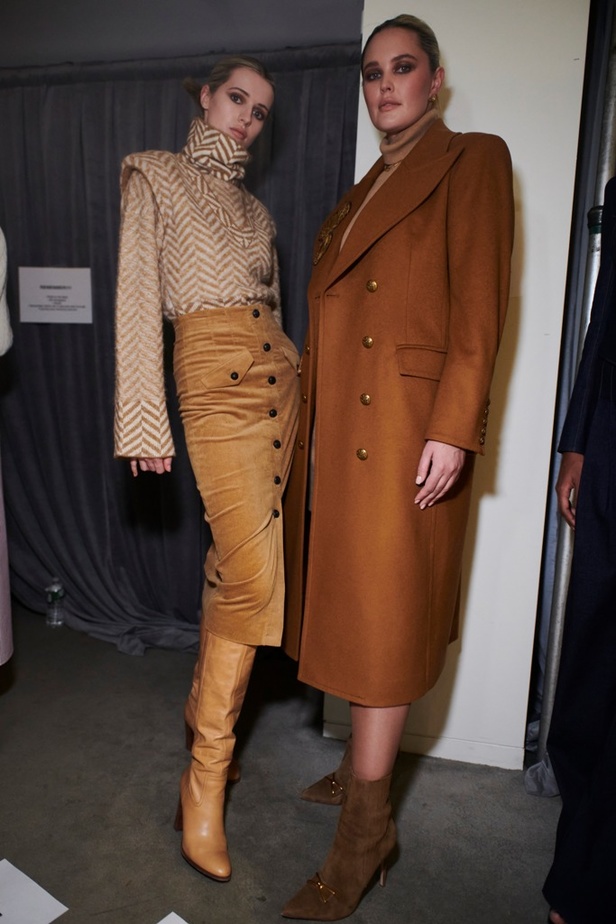 Veronica Beard تُطلق شعارها الجديد عبر مجموعتها لخريف وشتاء 2023- 2024