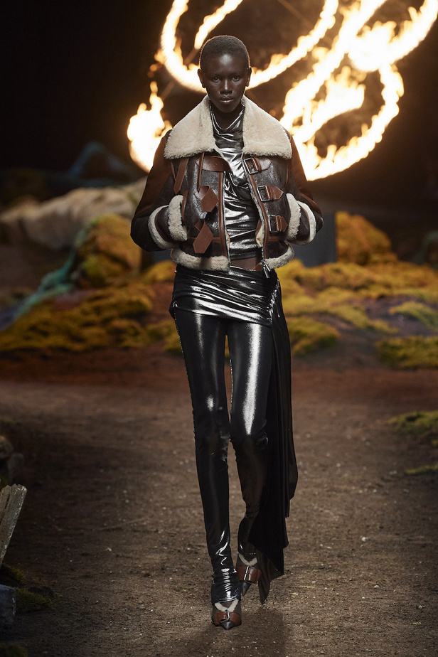 من مجموعة Blumarine لموسم خريف وشتاء 2023-2024