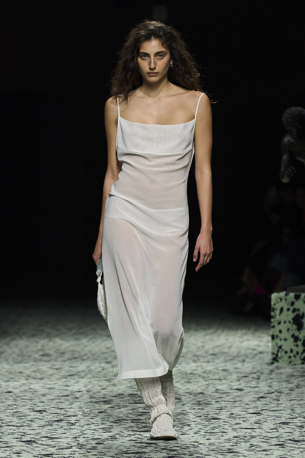 مجموعة Bottega Veneta لخريف وشتاء 2024 في ميلانو.. نقشات فاخرة وهندسية