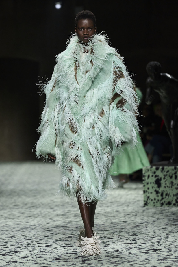 مجموعة Bottega Veneta لخريف وشتاء 2024 في ميلانو.. نقشات فاخرة وهندسية