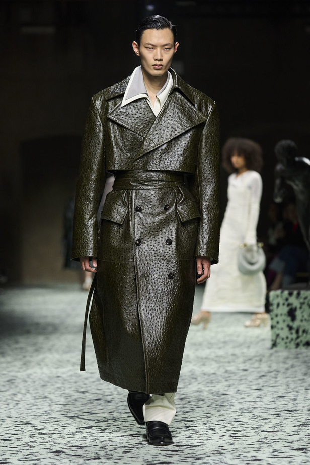 مجموعة Bottega Veneta لخريف وشتاء 2024 في ميلانو.. نقشات فاخرة وهندسية