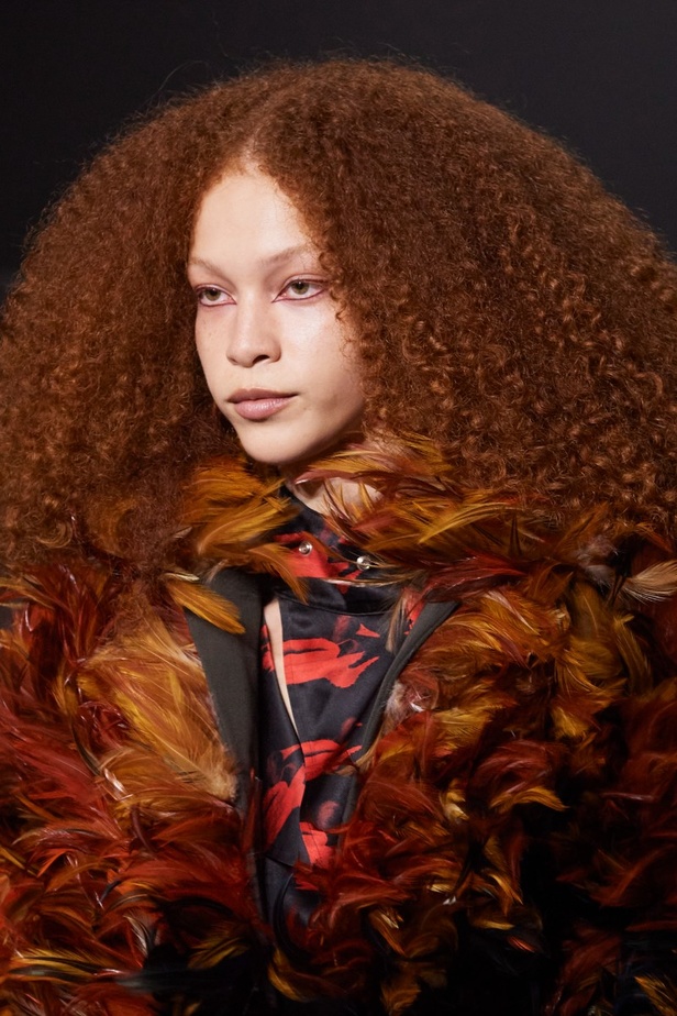 اطلالات جمالية من عرض Burberry