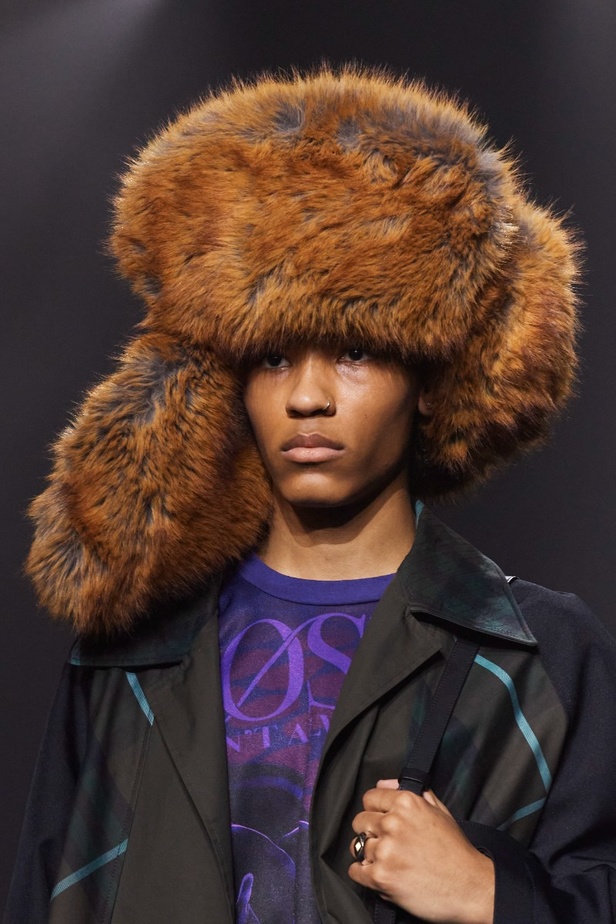 اطلالات جمالية من عرض Burberry