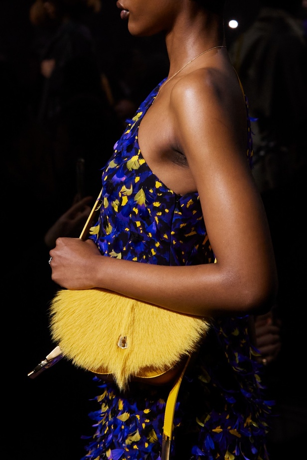 دانيال لي يكشف عن مجموعته الأولى لـBurberry... نقشات وألوان قويّة مع الحفاظ على تراث الدار 