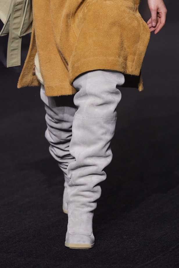 دانيال لي يكشف عن مجموعته الأولى لـBurberry... نقشات وألوان قويّة مع الحفاظ على تراث الدار 