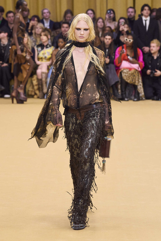 مجموعة Roberto Cavalli لخريف وشتاء 2024 في ميلانو