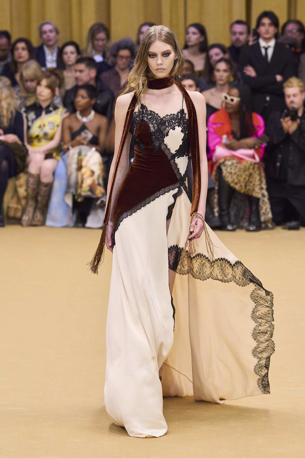 مجموعة Roberto Cavalli لخريف وشتاء 2024 في ميلانو