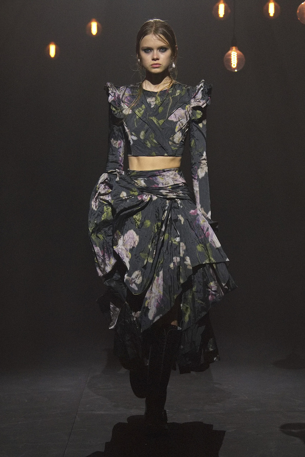 من مجموعة Erdem لموسم خريف وشتاء 2023-2024