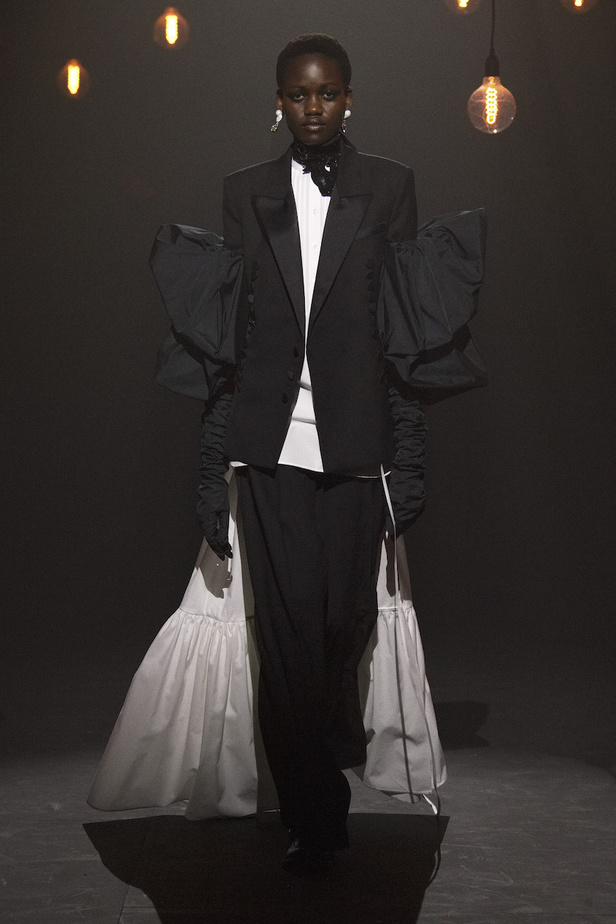 من مجموعة Erdem لموسم خريف وشتاء 2023-2024