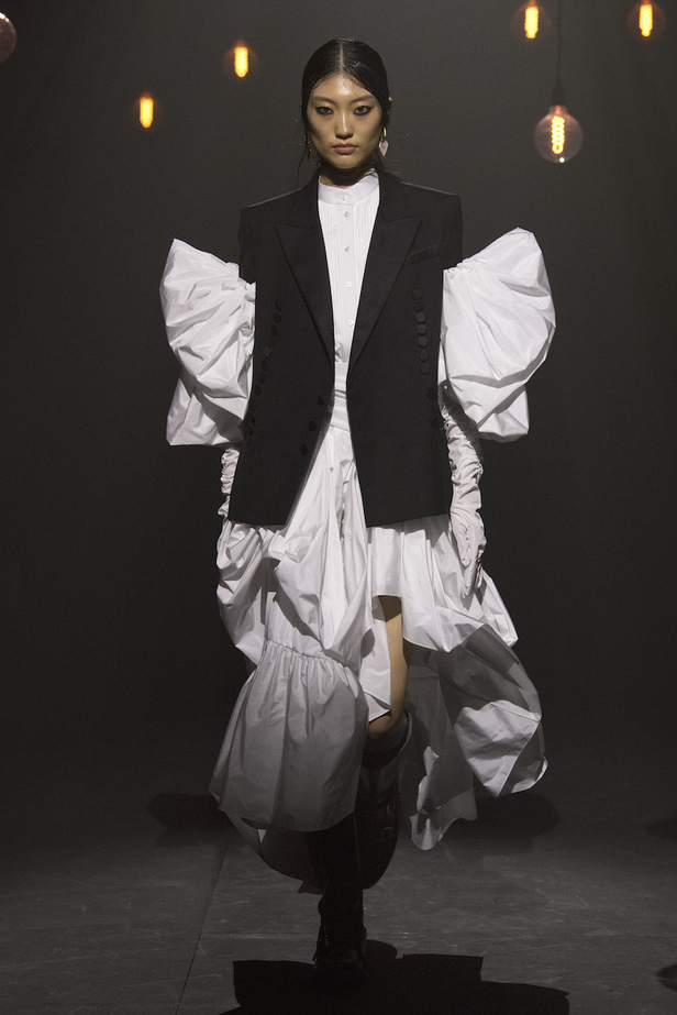 من مجموعة Erdem لموسم خريف وشتاء 2023-2024