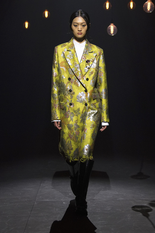 من مجموعة Erdem لموسم خريف وشتاء 2023-2024