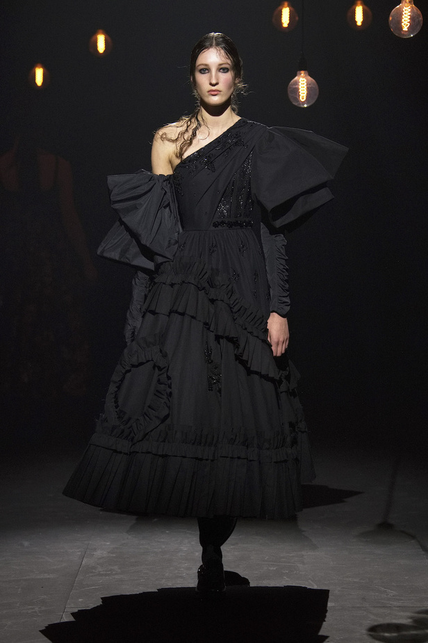 من مجموعة Erdem لموسم خريف وشتاء 2023-2024