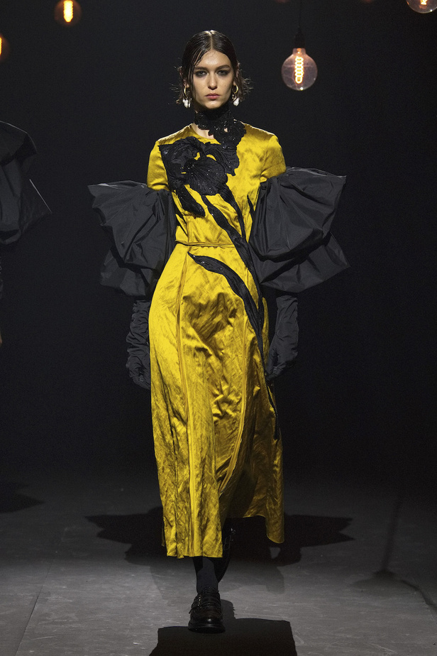 من مجموعة Erdem لموسم خريف وشتاء 2023-2024