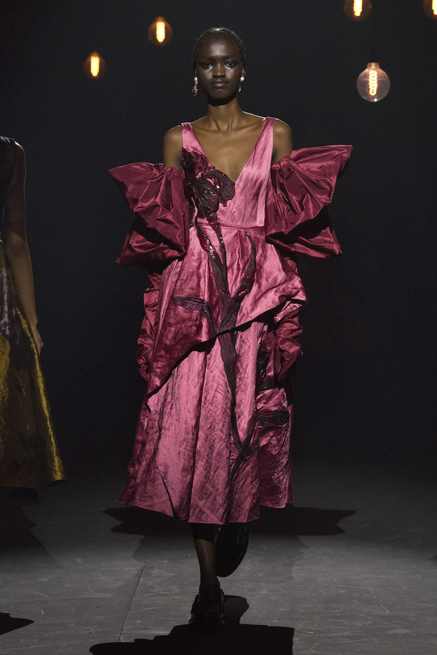 من مجموعة Erdem لموسم خريف وشتاء 2023-2024