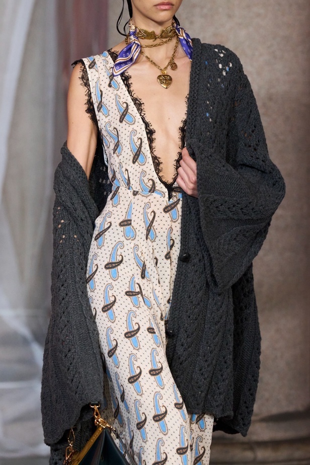 مجموعة Etro لخريف وشتاء 2023... عودة إلى الجذور واعتناق إرث المنسوجات الخاص بالدار 