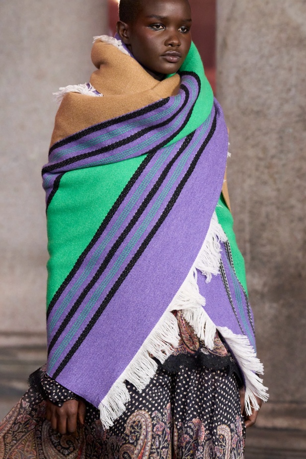 مجموعة Etro لخريف وشتاء 2023... عودة إلى الجذور واعتناق إرث المنسوجات الخاص بالدار 