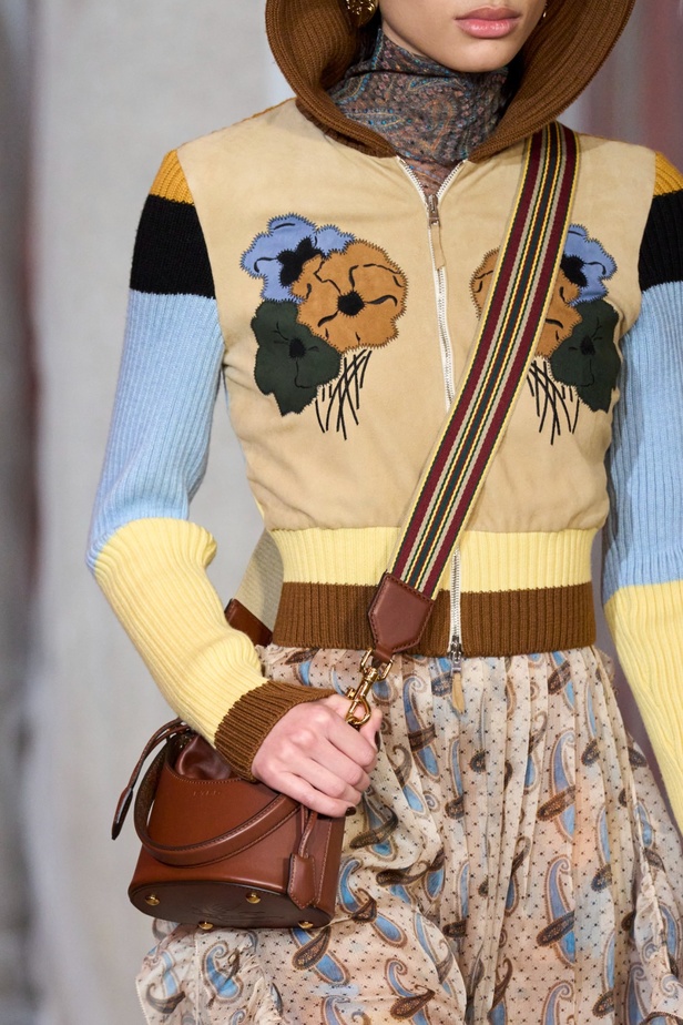 مجموعة Etro لخريف وشتاء 2023... عودة إلى الجذور واعتناق إرث المنسوجات الخاص بالدار 