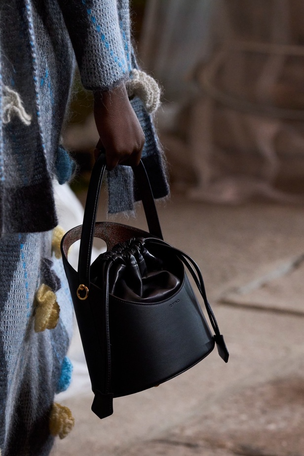 مجموعة Etro لخريف وشتاء 2023... عودة إلى الجذور واعتناق إرث المنسوجات الخاص بالدار 