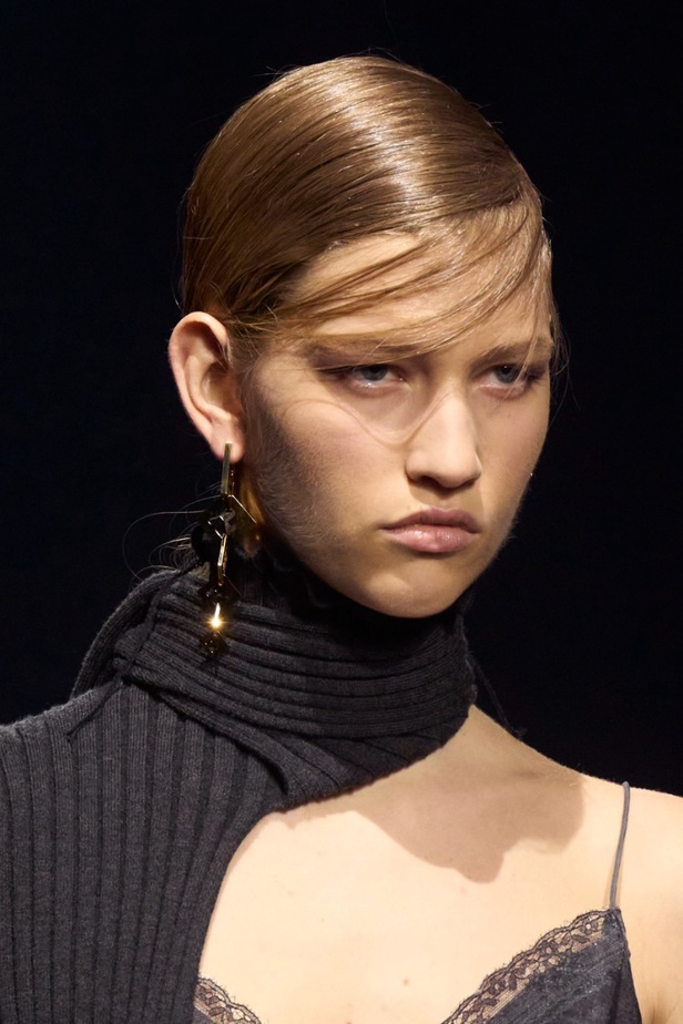 اطلالات جمالية من عرض Fendi