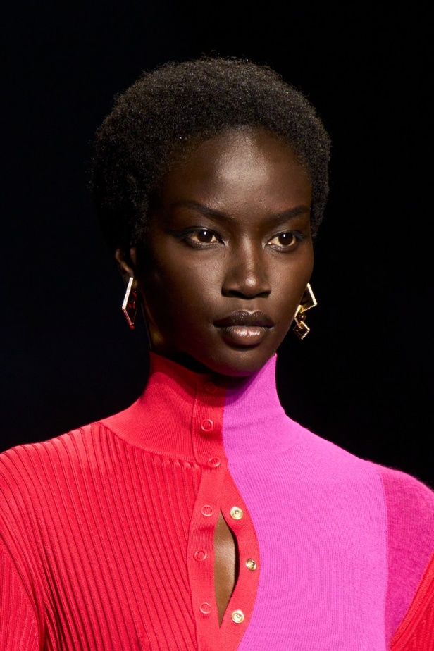 اطلالات جمالية من عرض Fendi