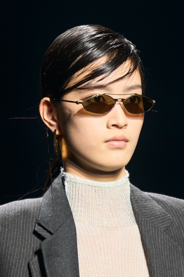 دار Fendi تستكشف الكلاسيكية والأناقة بأسلوب جديد وتقدّم البانك بلمسة راقية