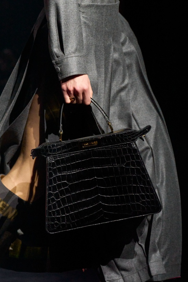 دار Fendi تستكشف الكلاسيكية والأناقة بأسلوب جديد وتقدّم البانك بلمسة راقية