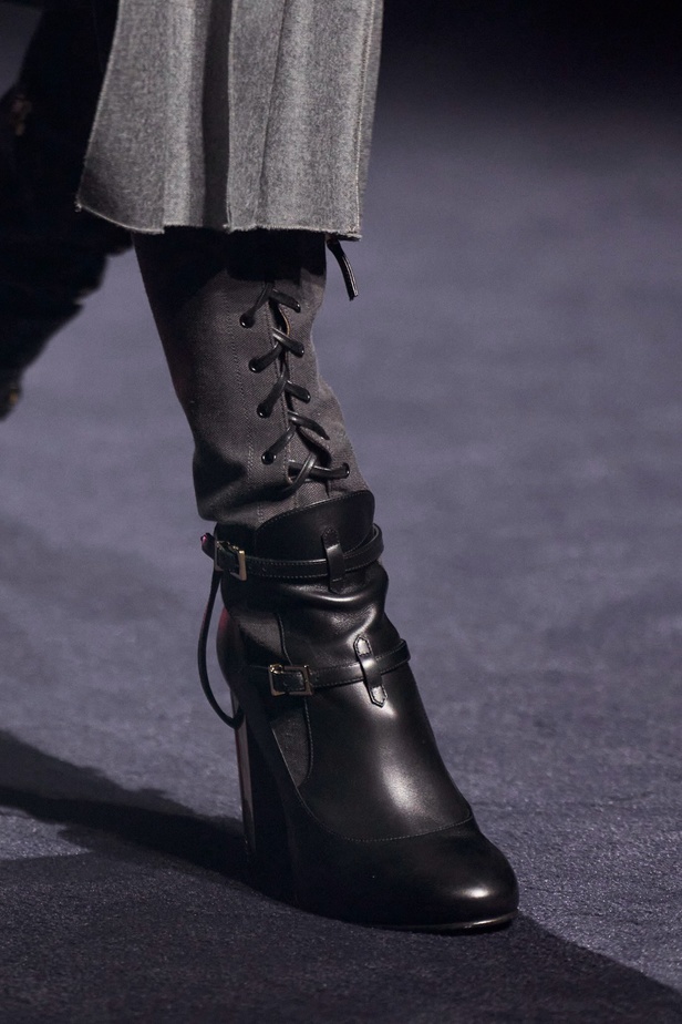 دار Fendi تستكشف الكلاسيكية والأناقة بأسلوب جديد وتقدّم البانك بلمسة راقية