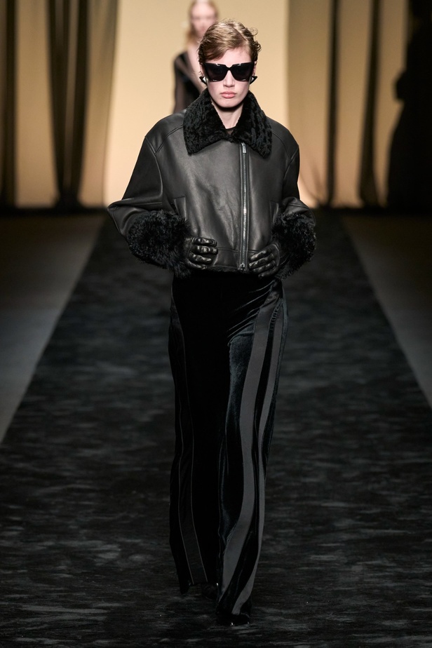  عرض Alberta Ferretti لخريف وشتاء 2023-2024