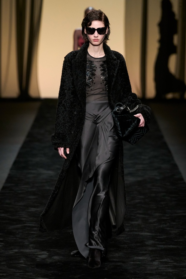  عرض Alberta Ferretti لخريف وشتاء 2023-2024