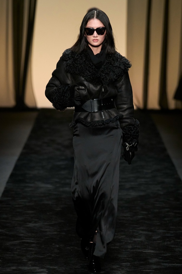  عرض Alberta Ferretti لخريف وشتاء 2023-2024