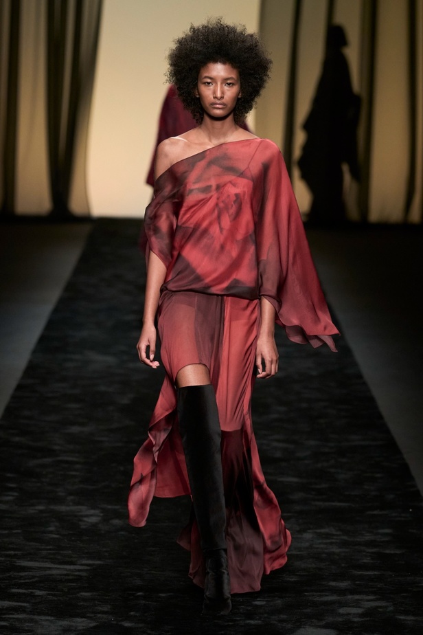  عرض Alberta Ferretti لخريف وشتاء 2023-2024