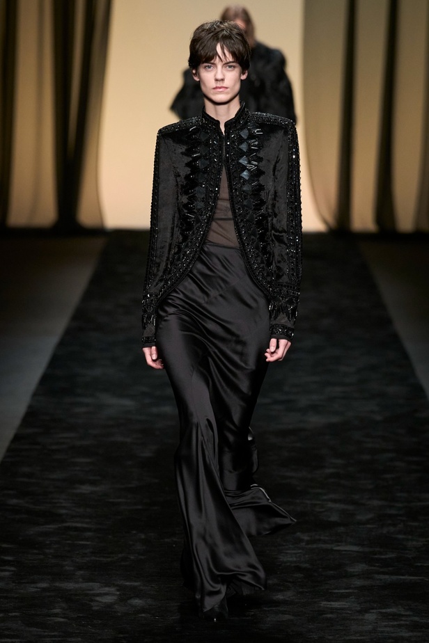  عرض Alberta Ferretti لخريف وشتاء 2023-2024