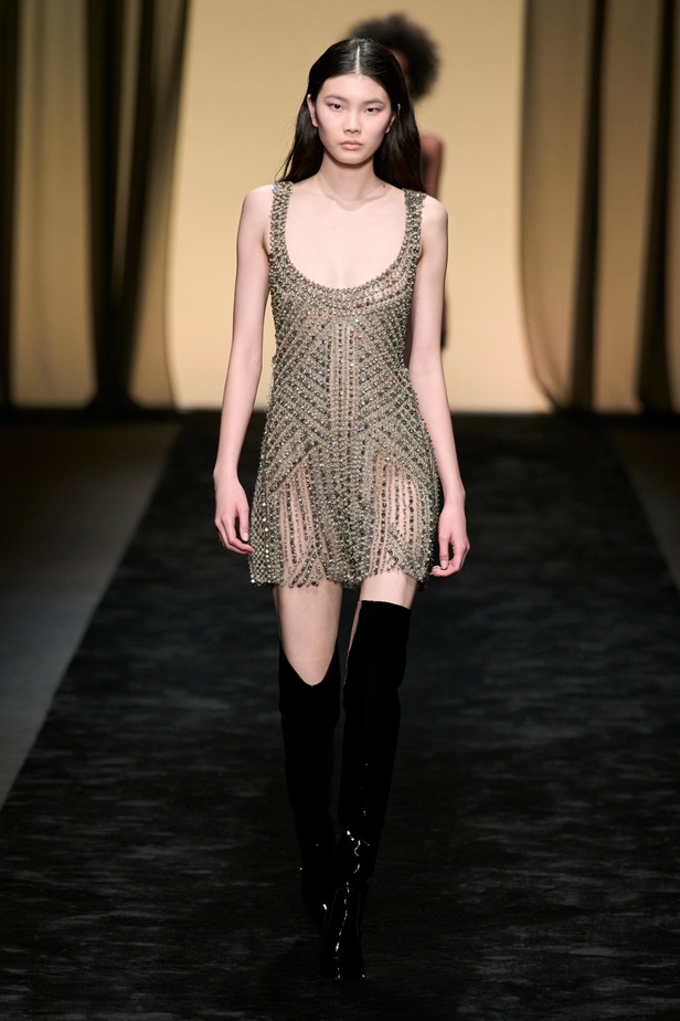  عرض Alberta Ferretti لخريف وشتاء 2023-2024