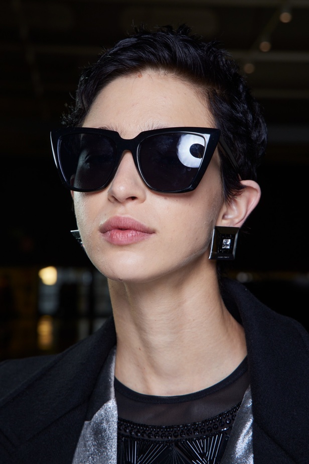 الأنوثة تمتزج بالقوّة في عرض Alberta Ferretti لخريف وشتاء 2023-2024