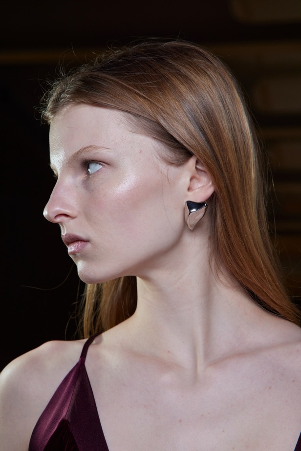 الأنوثة تمتزج بالقوّة في عرض Alberta Ferretti لخريف وشتاء 2023-2024