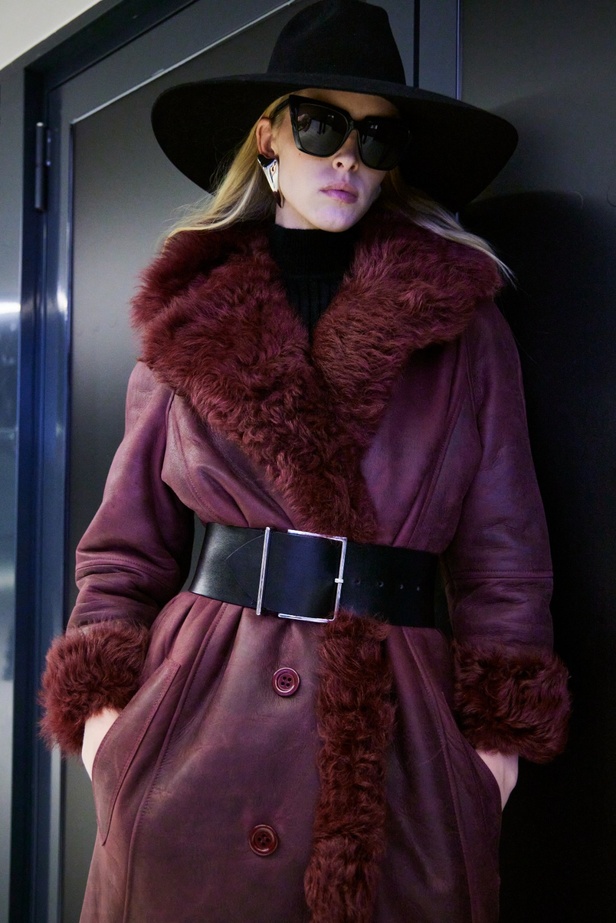 الأنوثة تمتزج بالقوّة في عرض Alberta Ferretti لخريف وشتاء 2023-2024