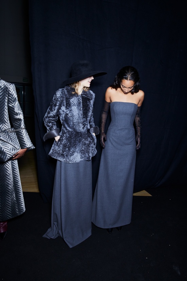 الأنوثة تمتزج بالقوّة في عرض Alberta Ferretti لخريف وشتاء 2023-2024