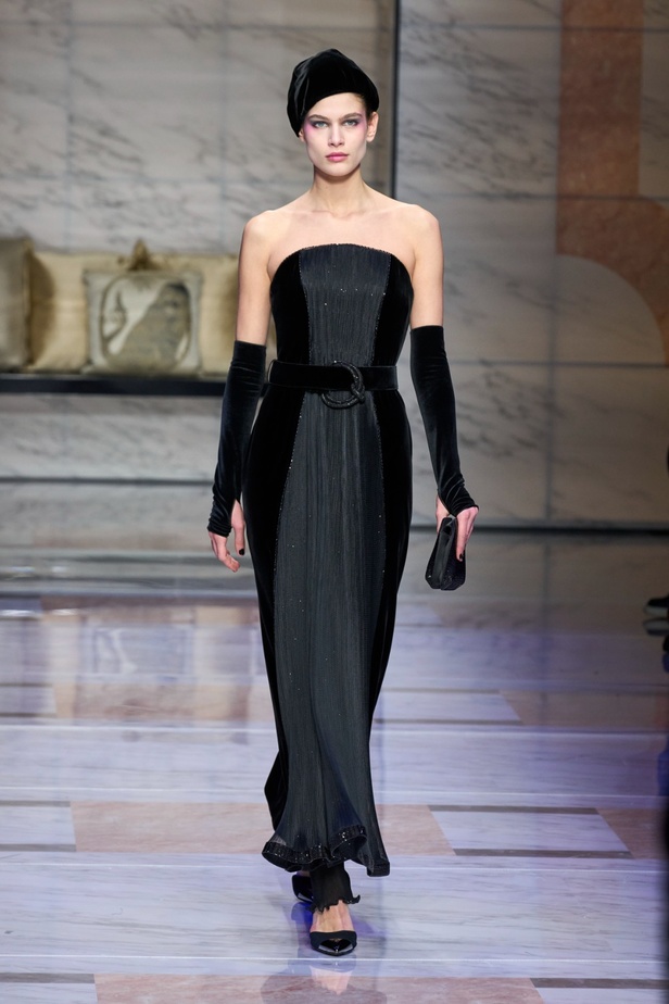 ألوان ترابية محايدة تزيّن تصاميم Giorgio Armani لموسم خريف وشتاء 2024