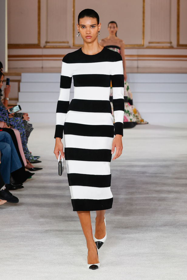 من مجموعة كارولينا هيريرا لموسم خريف وشتاء 2023-2024