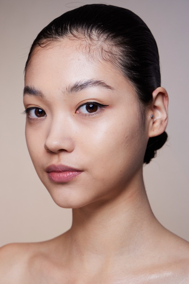 اطلالات جمالية من مجموعة كارولينا هيريرا لخريف 2023