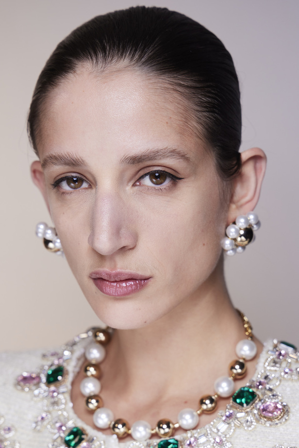 اكسسوارات من مجموعة كارولينا هيريرا لخريف 23 