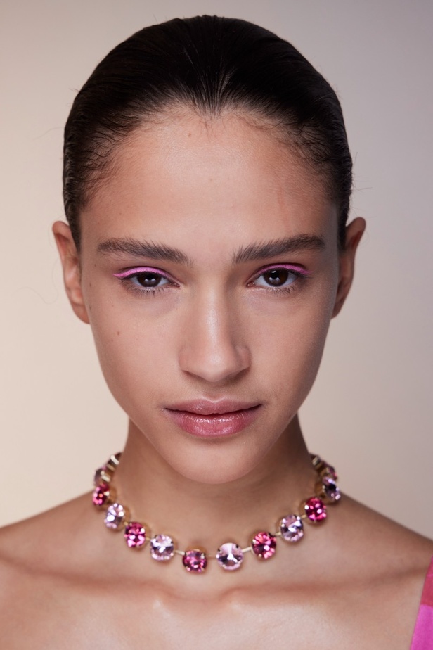 اطلالات جمالية من مجموعة كارولينا هيريرا لخريف 2023