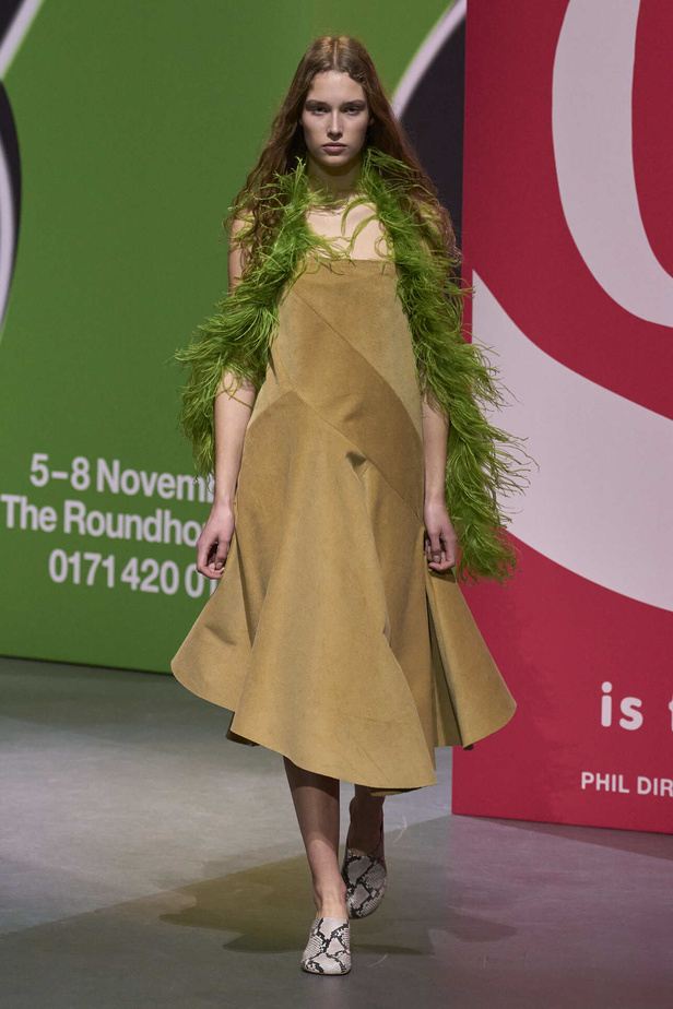 عرض أزياء مجموعة JW Anderson لموسم خريف وشتاء 2023