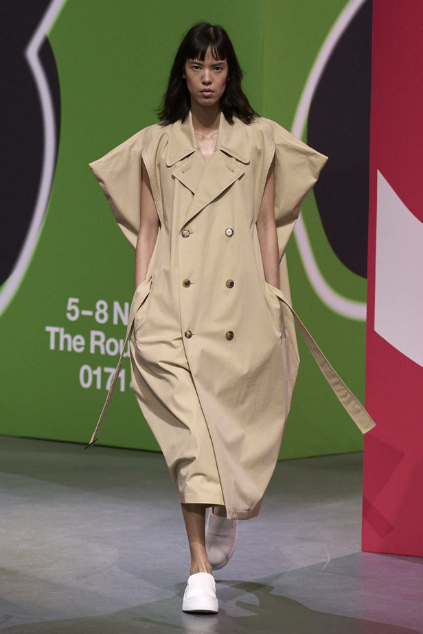 عرض أزياء مجموعة JW Anderson لموسم خريف وشتاء 2023