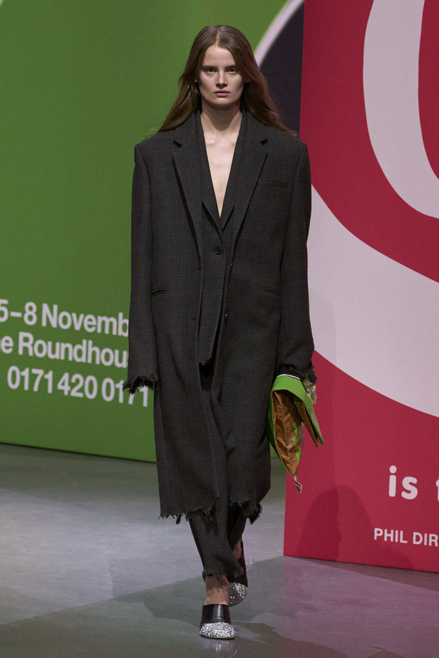 عرض أزياء مجموعة JW Anderson لموسم خريف وشتاء 2023