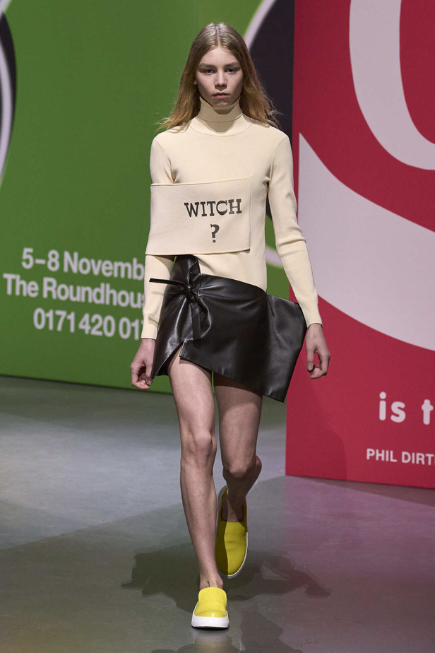 عرض أزياء مجموعة JW Anderson لموسم خريف وشتاء 2023